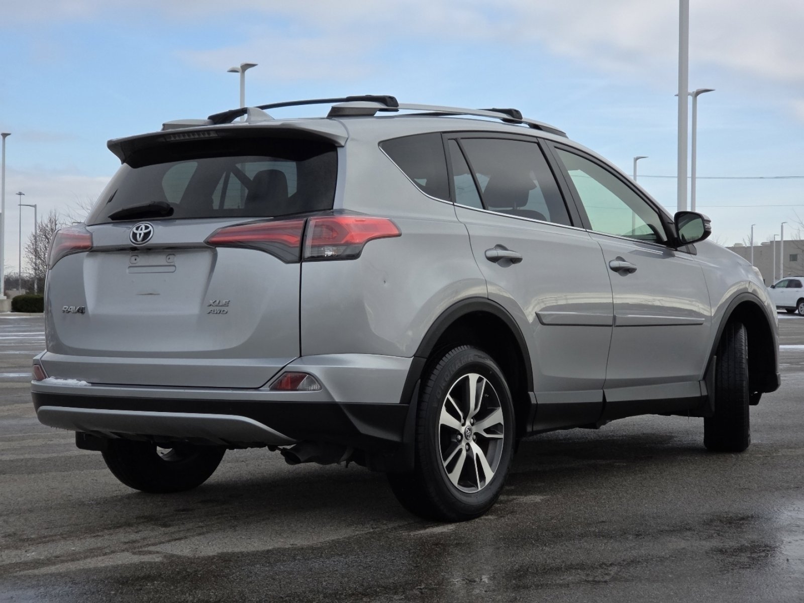 Used 2018 Toyota RAV4 XLE image 19