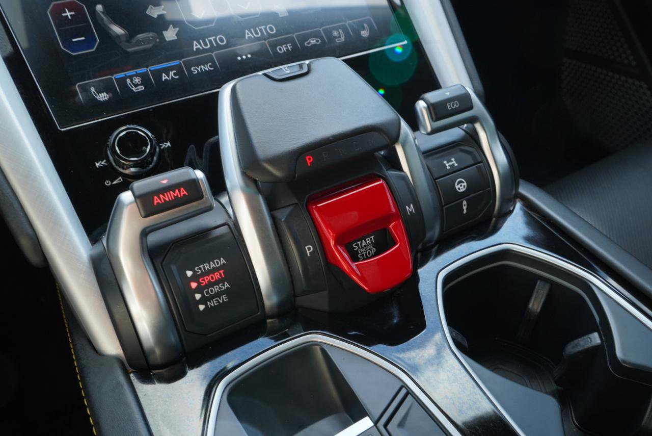 Used 2020 Lamborghini Urus AWD/4WD image 43