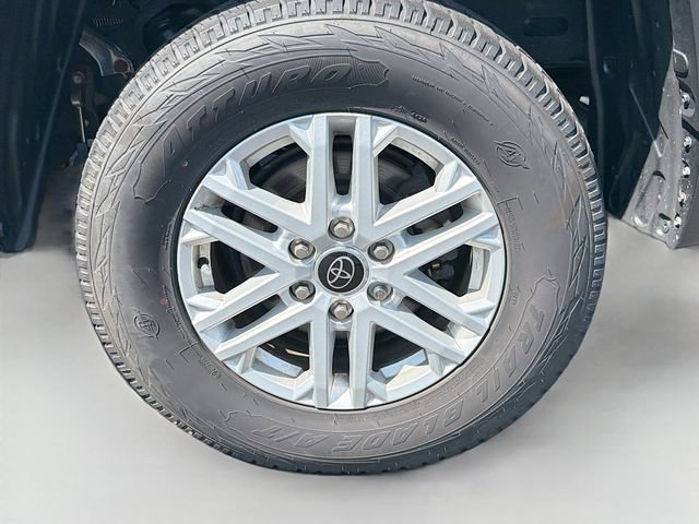 Used 2023 Toyota Tundra SR5 w/ SR5 Premium Package AWD/4WD image 28