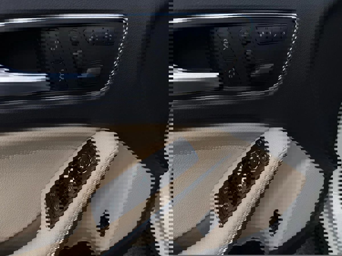 Used 2015 Mercedes-Benz GLA 250 4MATIC image 37