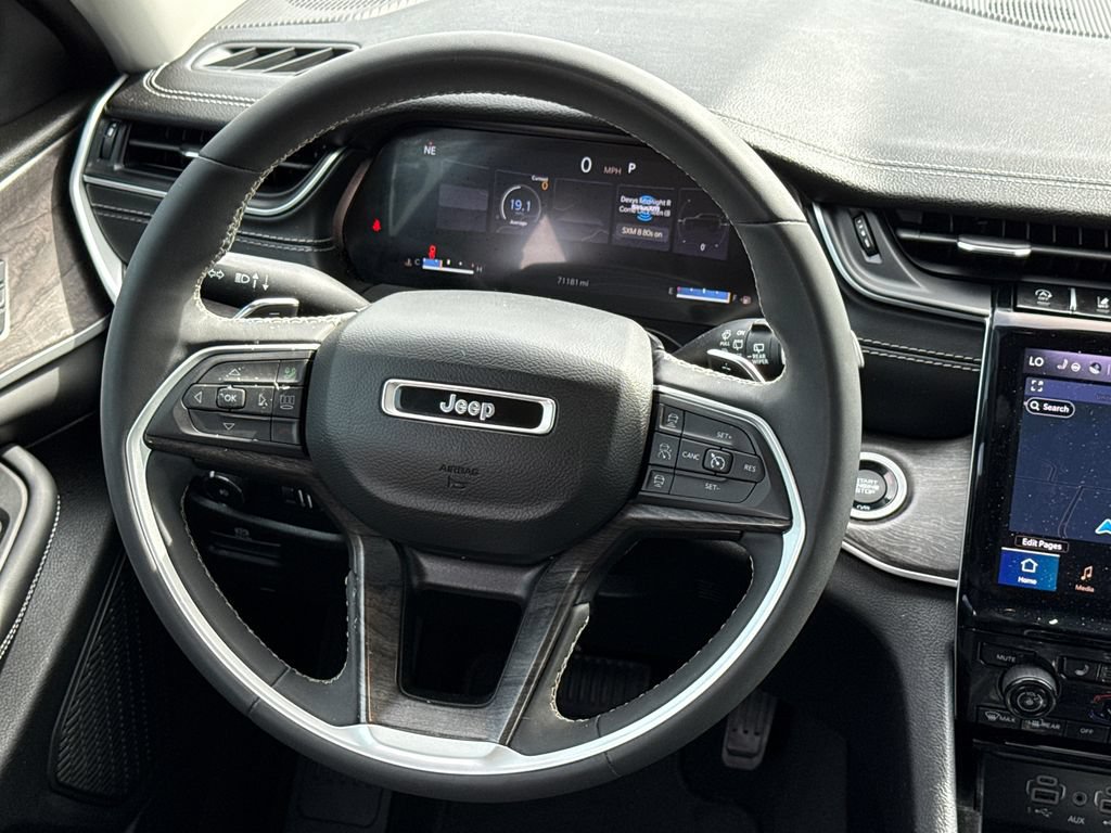 Used 2023 Jeep Grand Cherokee L Limited AWD/4WD image 13