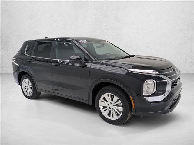Used 2025 Mitsubishi Outlander ES image 3