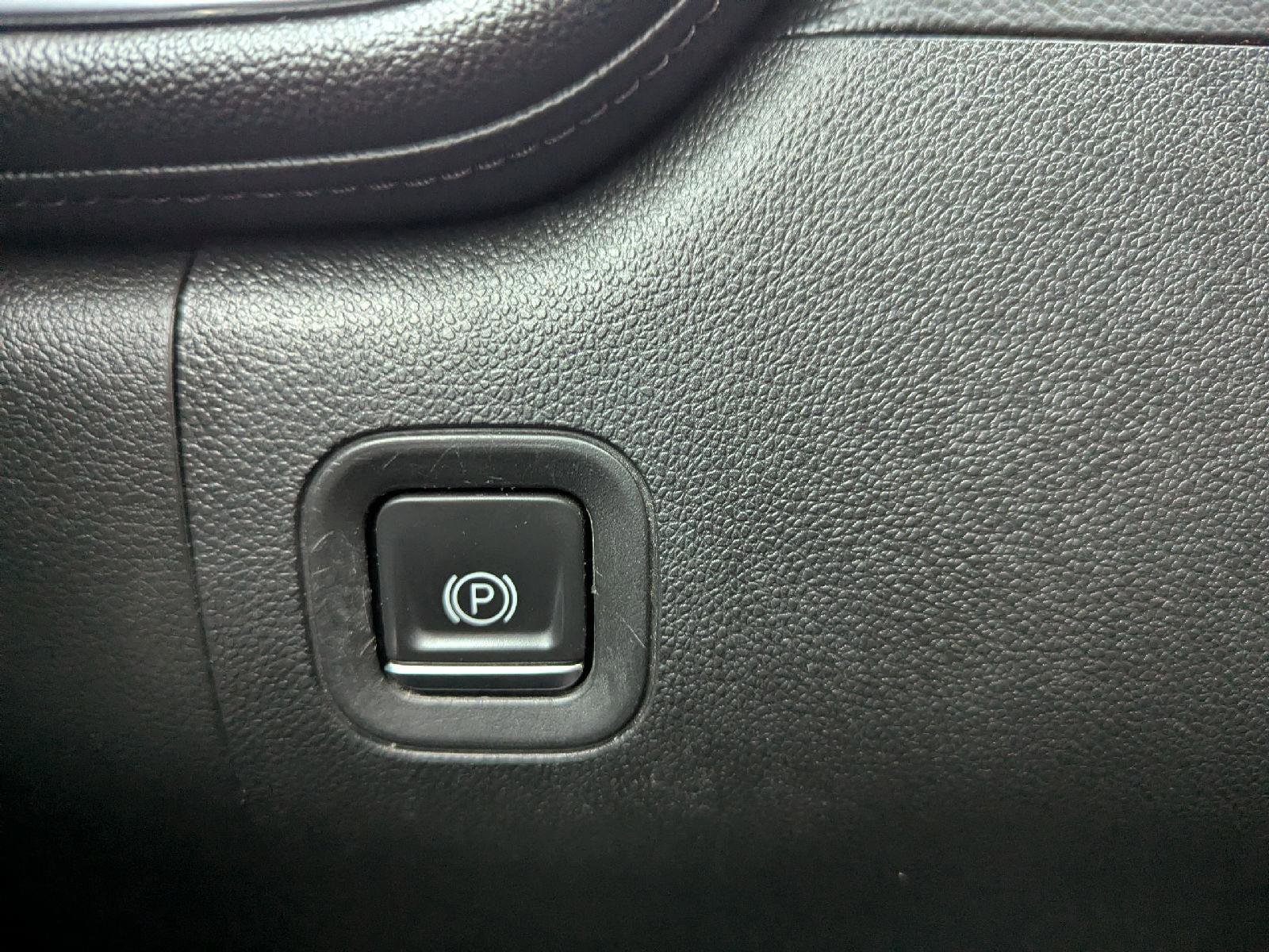 Used 2020 Chevrolet Silverado 1500 LTZ w/ LTZ Convenience Package image 26