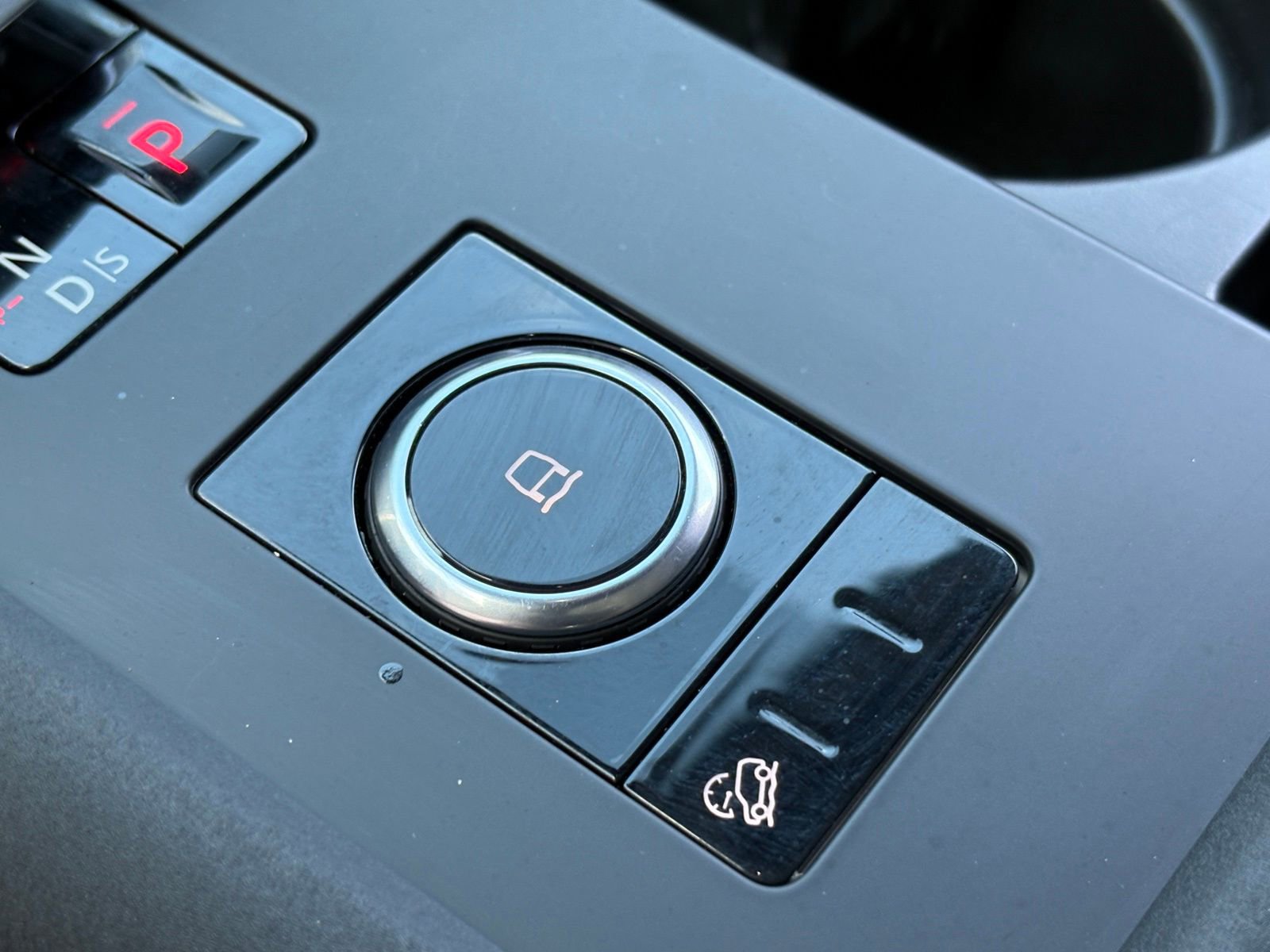 Used 2024 Land Rover Discovery Metropolitan Edition image 23