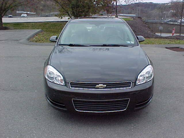 Used 2009 Chevrolet Impala LT w/ Luxury Edition Package FWD image 3