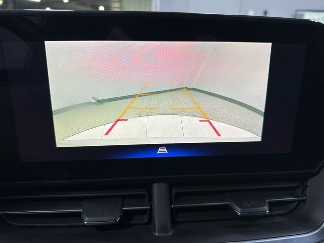 Used 2024 Chevrolet Trax LT w/ Driver Confidence Package image 2