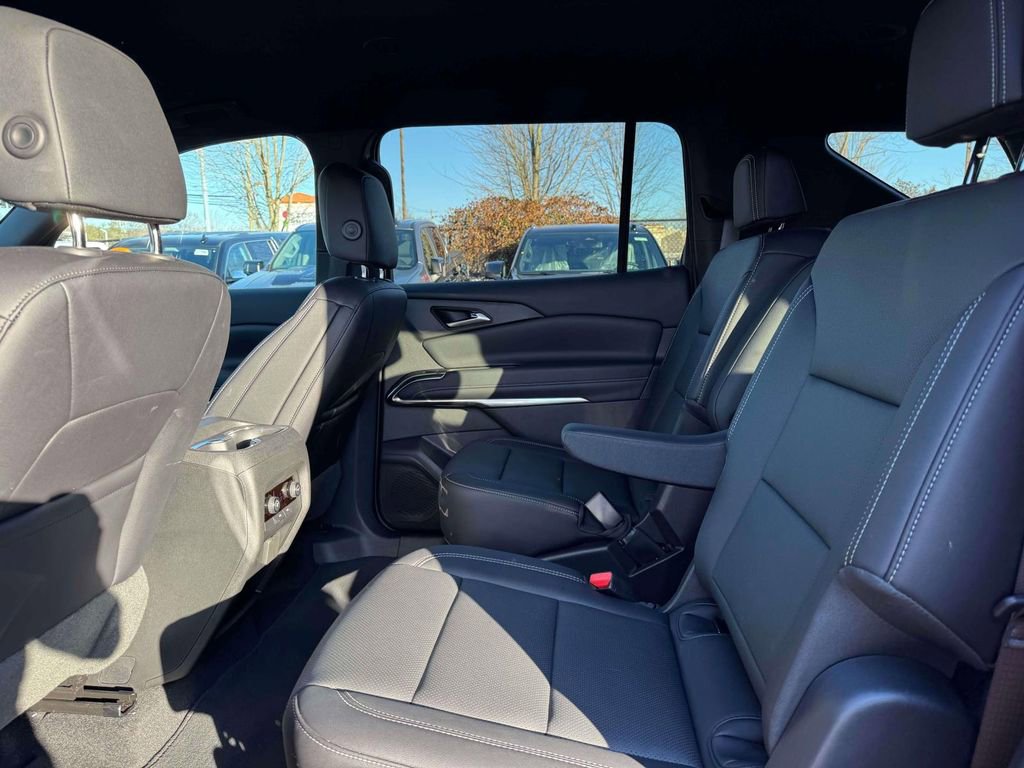 Used 2025 Chevrolet Traverse LT w/ Driver Confidence Package AWD/4WD image 11