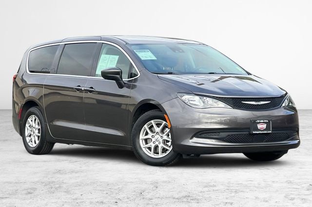 Used 2023 Chrysler Voyager LX image 1