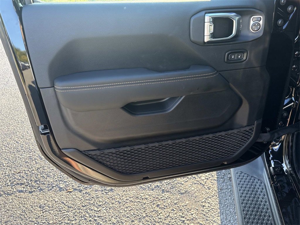 New 2025 Jeep Gladiator Sport image 21