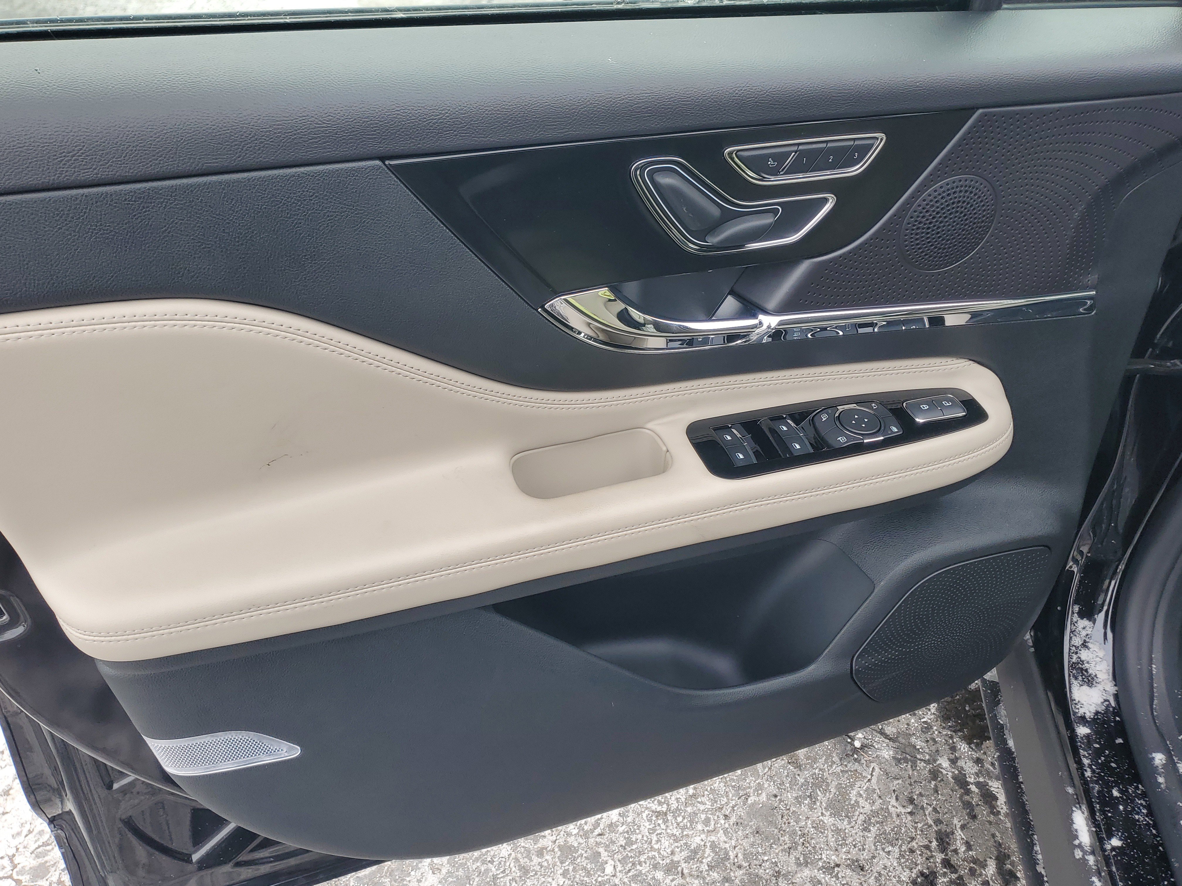 New 2025 Lincoln Corsair Reserve w/ Jet Appearance Package image 8