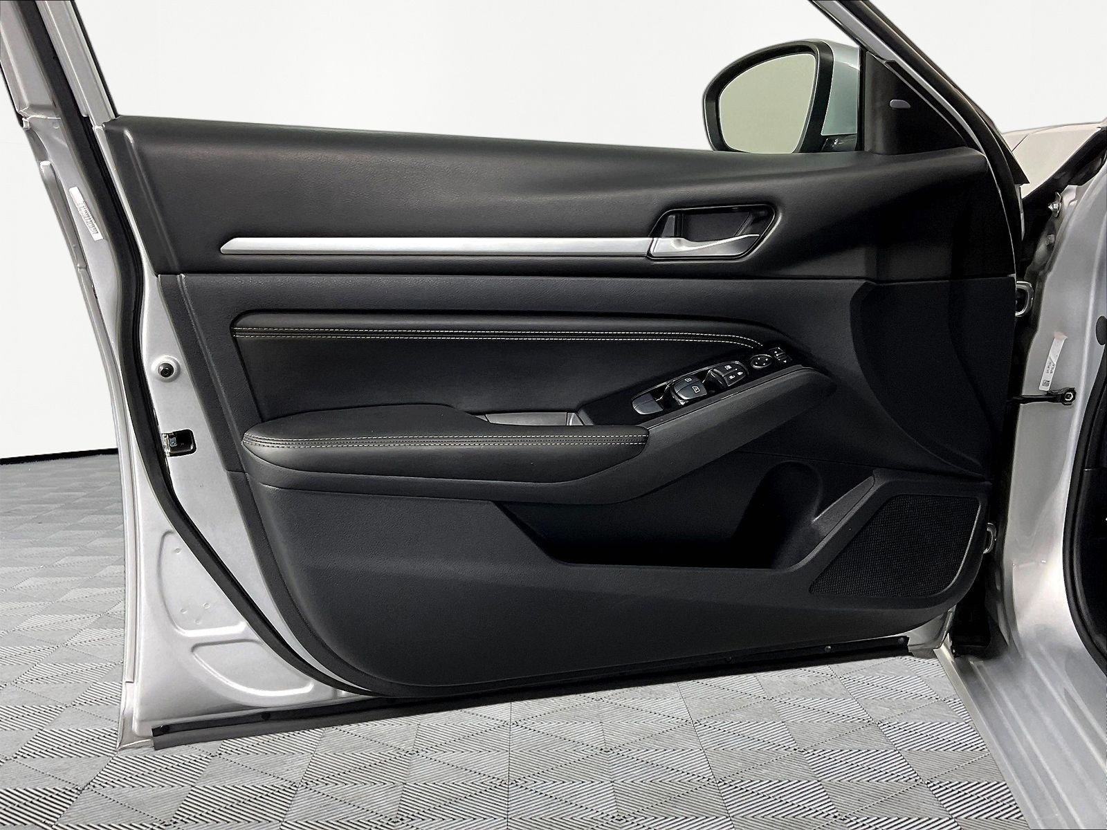 Used 2020 Nissan Altima 2.5 SV FWD image 19