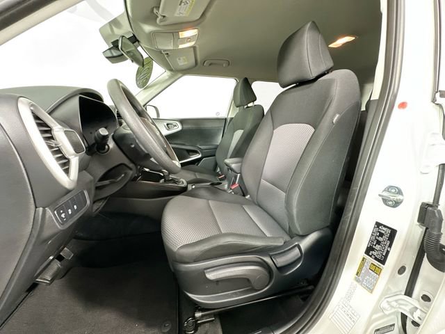 Used 2024 Kia Soul LX w/ Option Group 015 FWD image 16