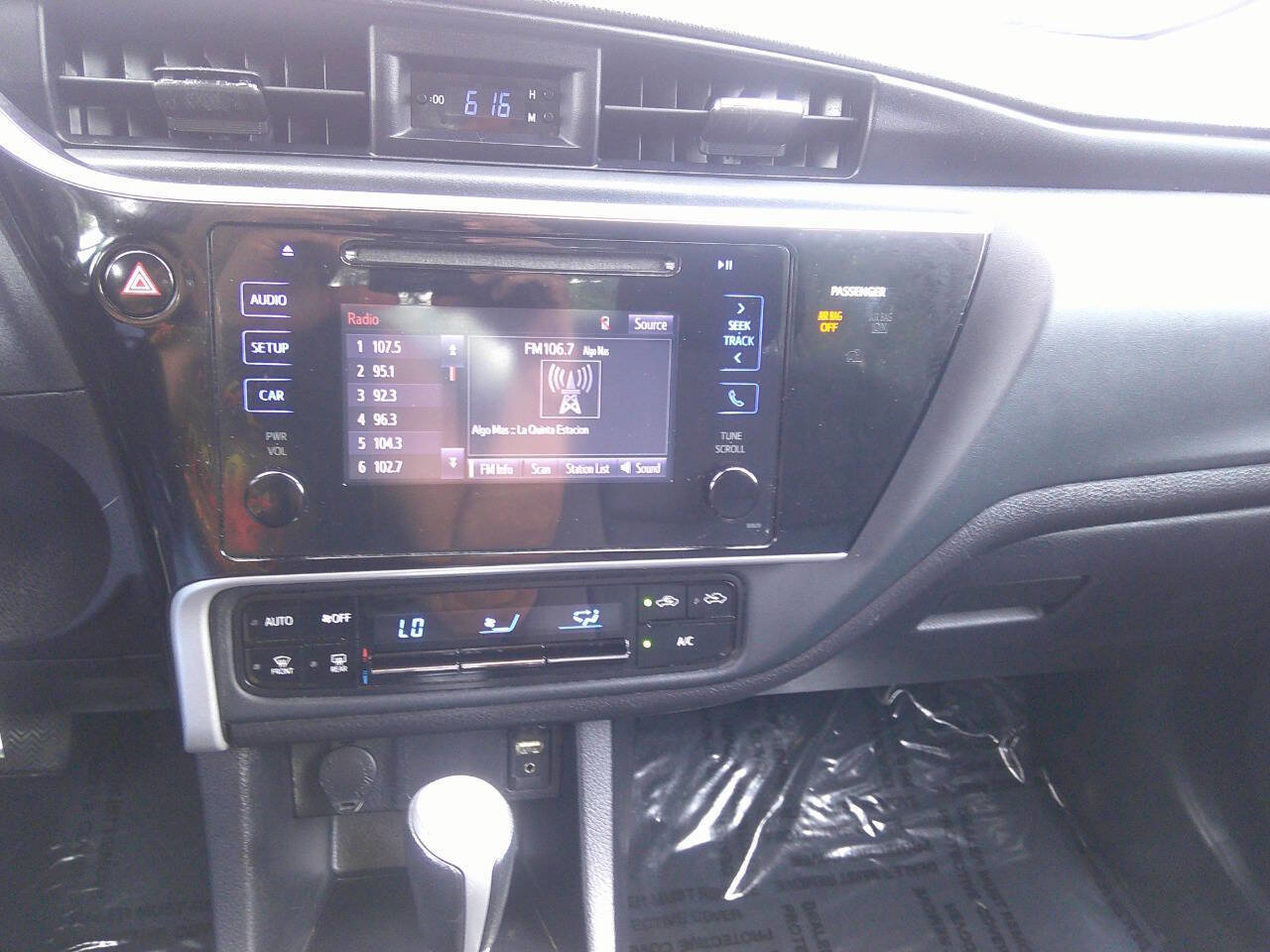 Used 2017 Toyota Corolla LE w/ Carpet Mat Package (TMS) image 13