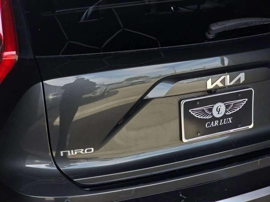 Used 2023 Kia Niro SX Touring image 19