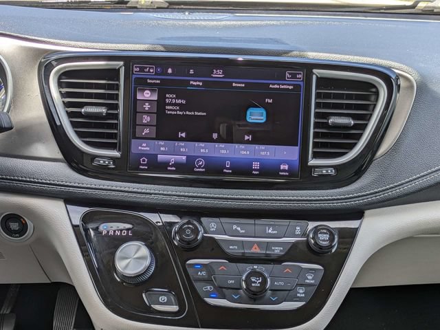Used 2021 Chrysler Pacifica Touring-L FWD image 20