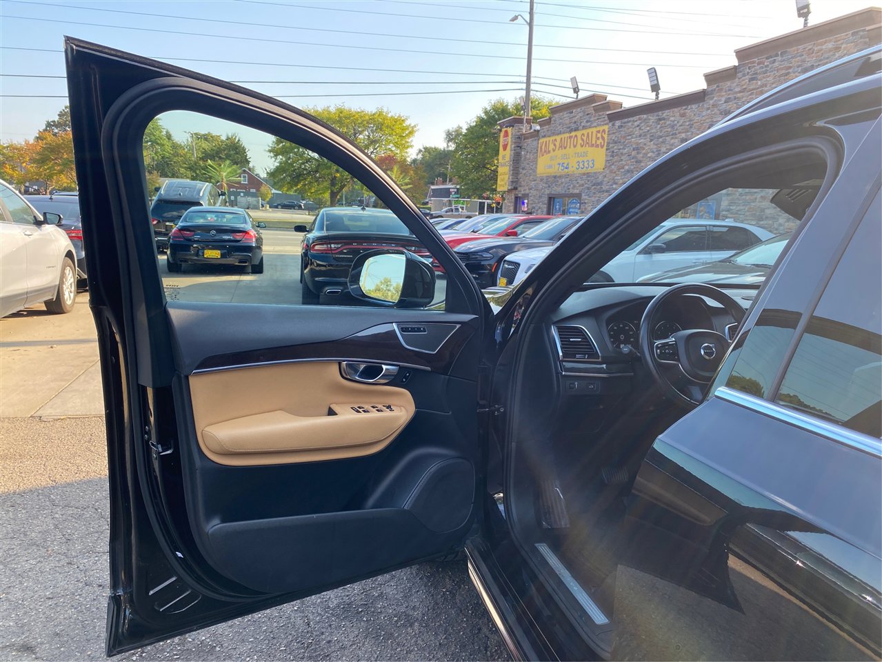 Used 2018 Volvo XC90 T6 Momentum w/ Convenience Package image 31