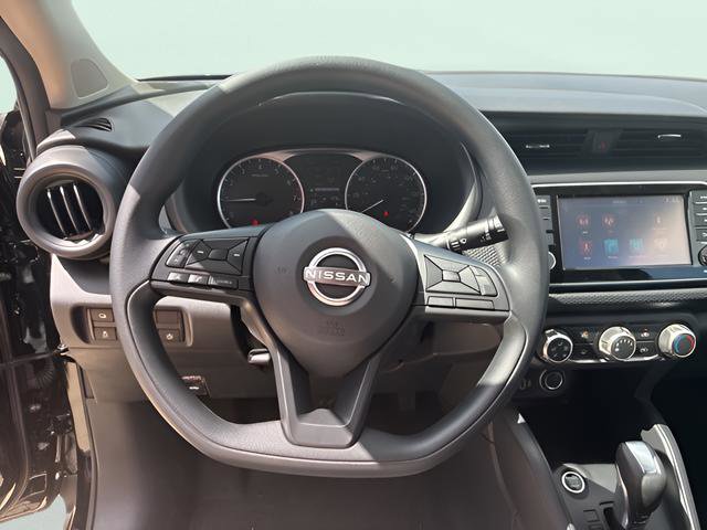 Used 2025 Nissan Kicks Play S image 10