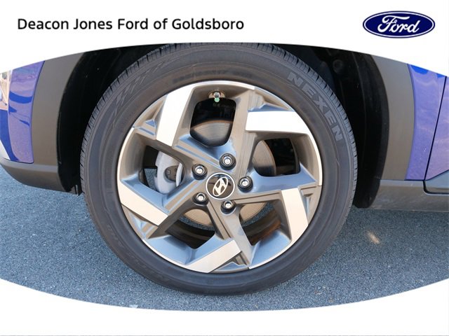 Used 2023 Hyundai Venue Limited image 13