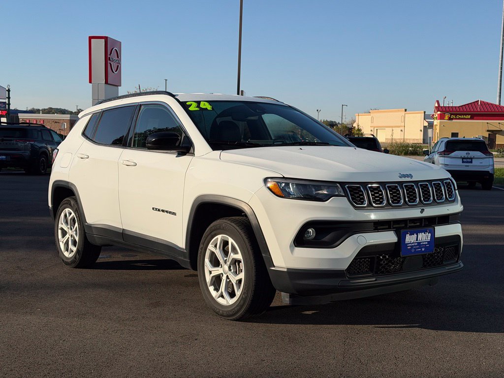 Used 2024 Jeep Compass Latitude AWD/4WD image 1