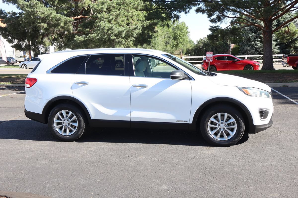 Used 2016 Kia Sorento LX AWD/4WD image 3