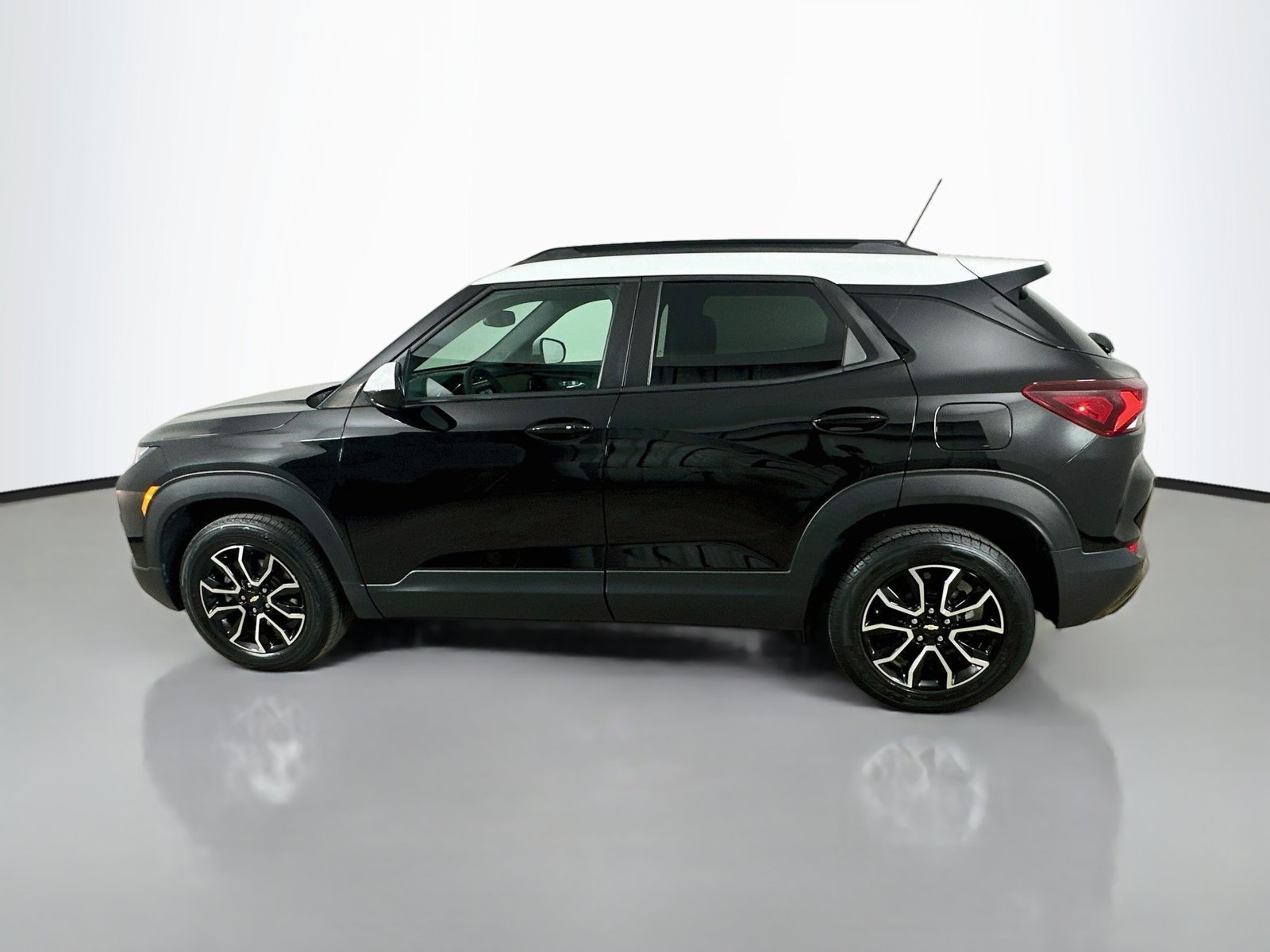 Used 2021 Chevrolet TrailBlazer ACTIV w/ Convenience Package AWD/4WD image 8