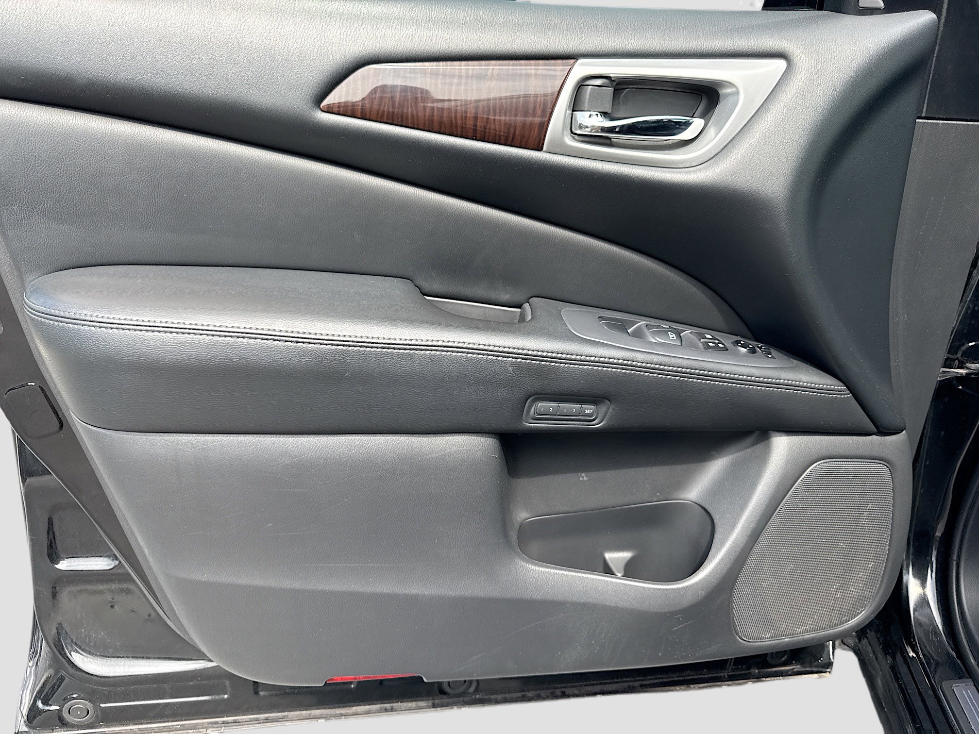 Used 2016 Nissan Pathfinder Platinum FWD image 23