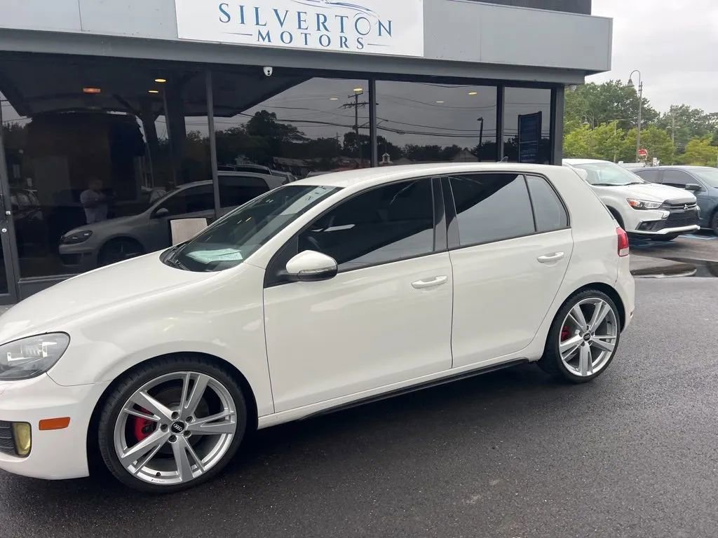 Used 2014 Volkswagen GTI Wolfsburg Edition image 4