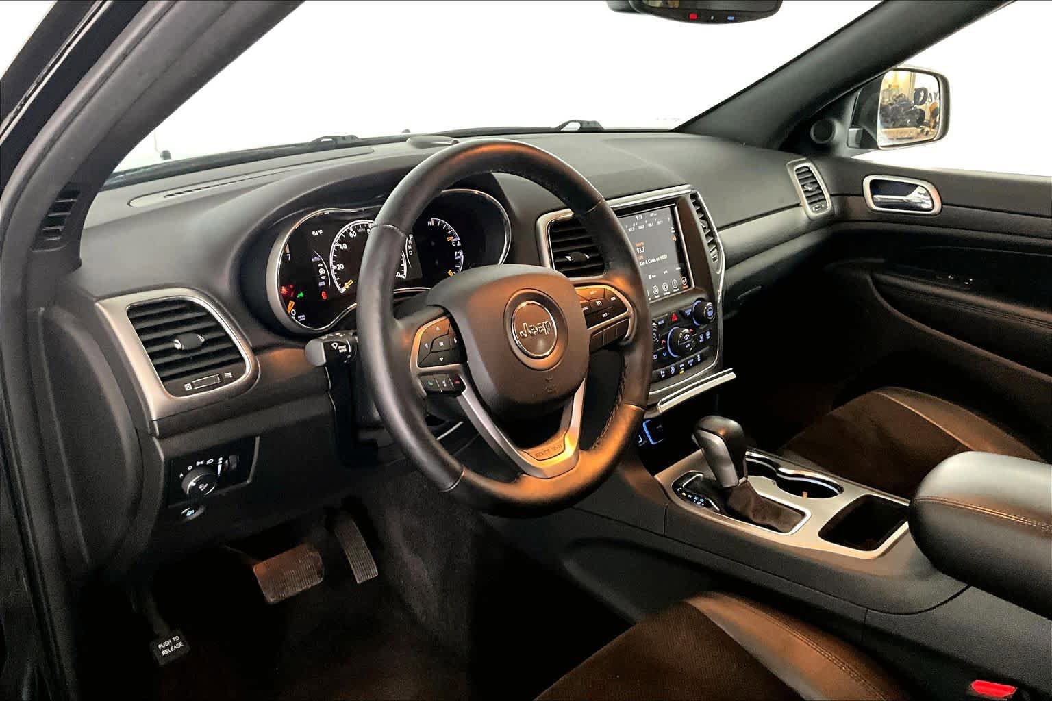 Used 2018 Jeep Grand Cherokee Altitude AWD/4WD image 16