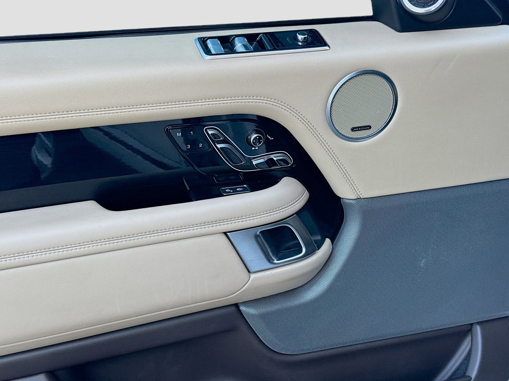 Used 2019 Land Rover Range Rover Velar R-Dynamic SE image 17