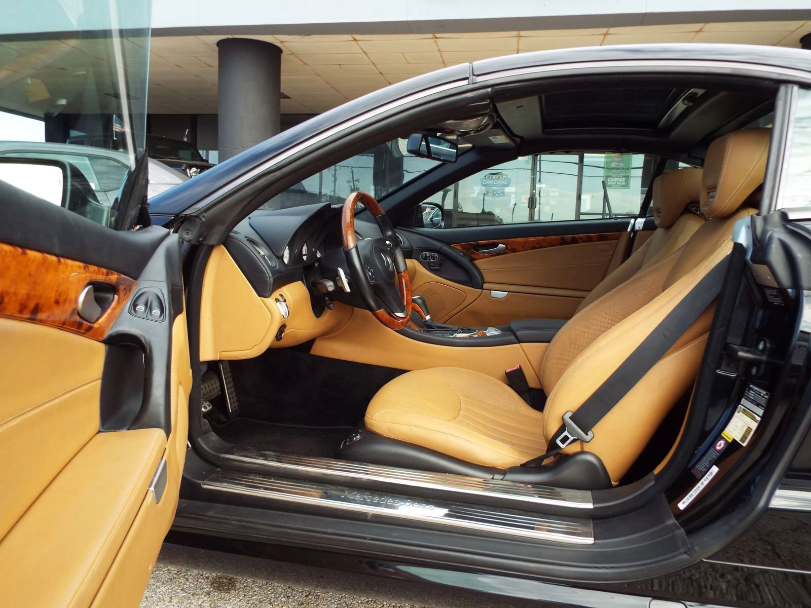 Used 2011 Mercedes-Benz SL 550 image 24