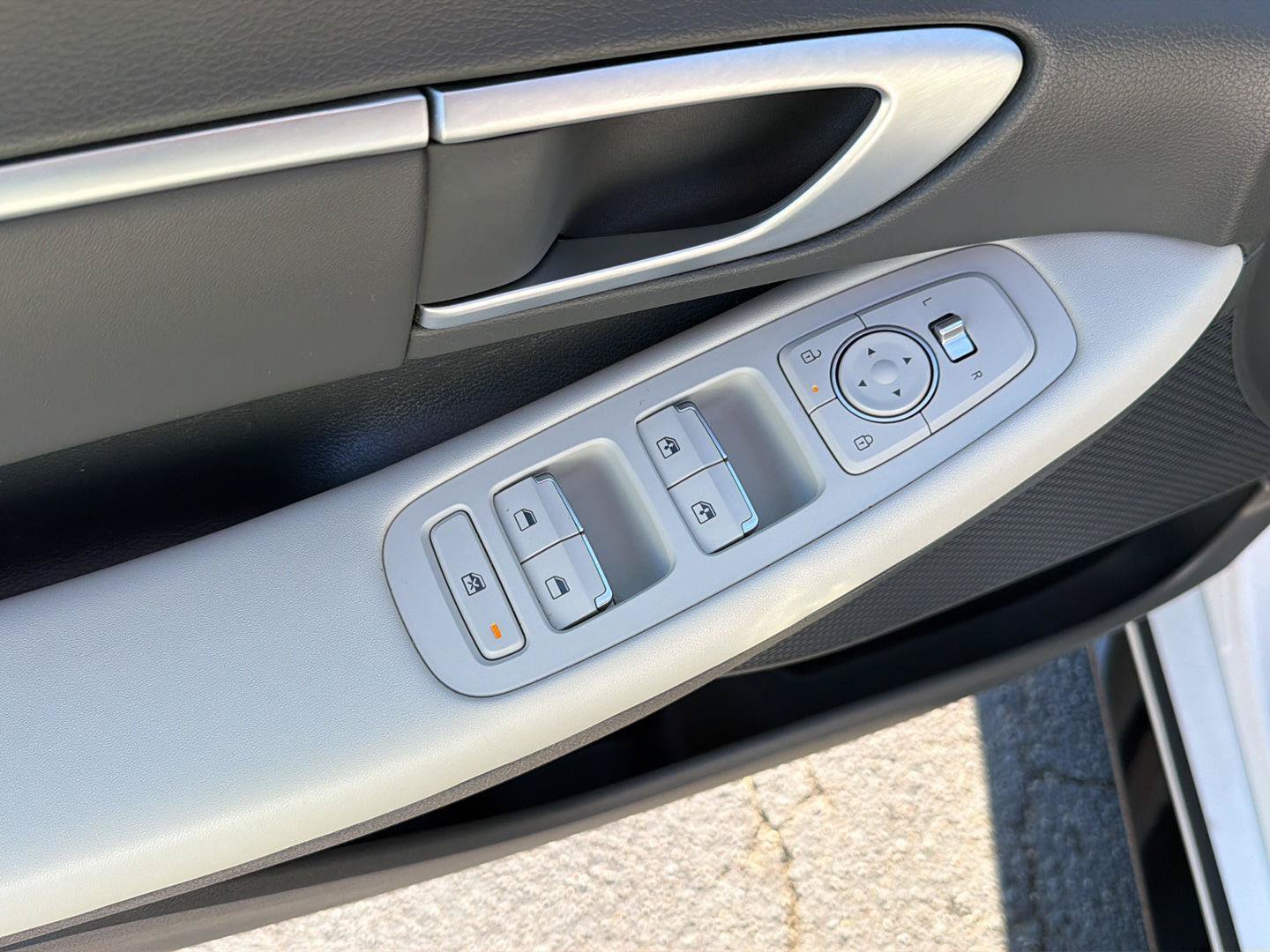 Used 2025 Hyundai Sonata SEL FWD image 32