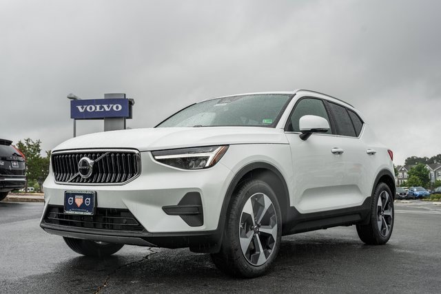 Certified 2025 Volvo XC40 B5 Core w/ Protection Package Premier image 4