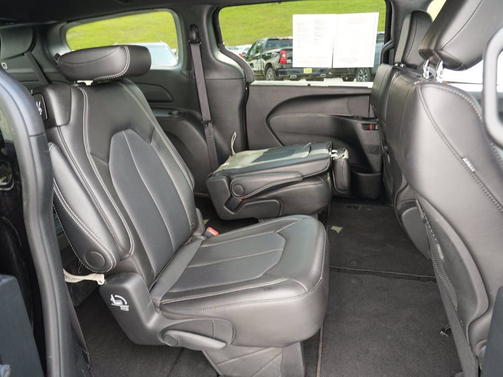 Used 2025 Chrysler Pacifica Select FWD image 27