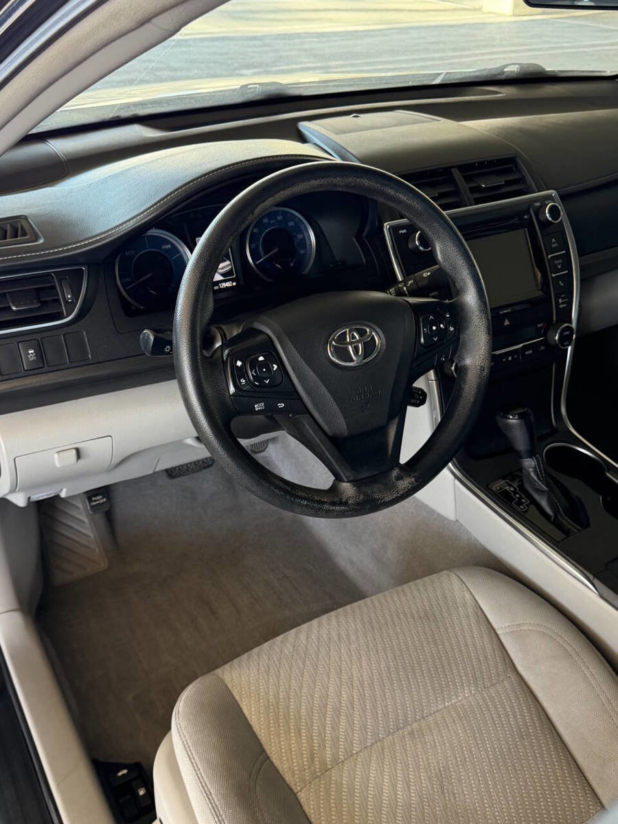 Used 2017 Toyota Camry XLE image 25