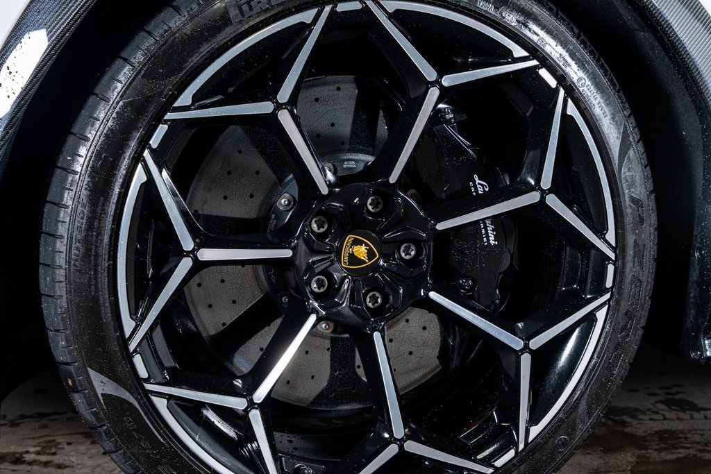 Used 2024 Lamborghini Urus Performante image 10