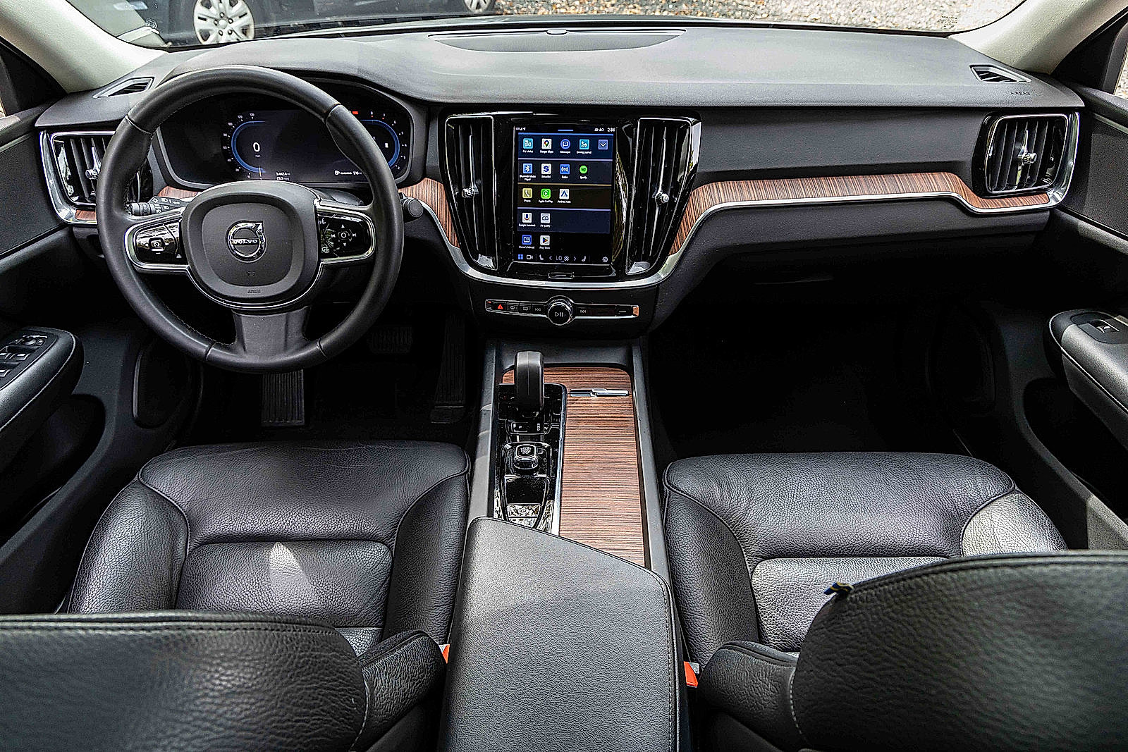 Used 2024 Volvo S60 B5 Plus image 21
