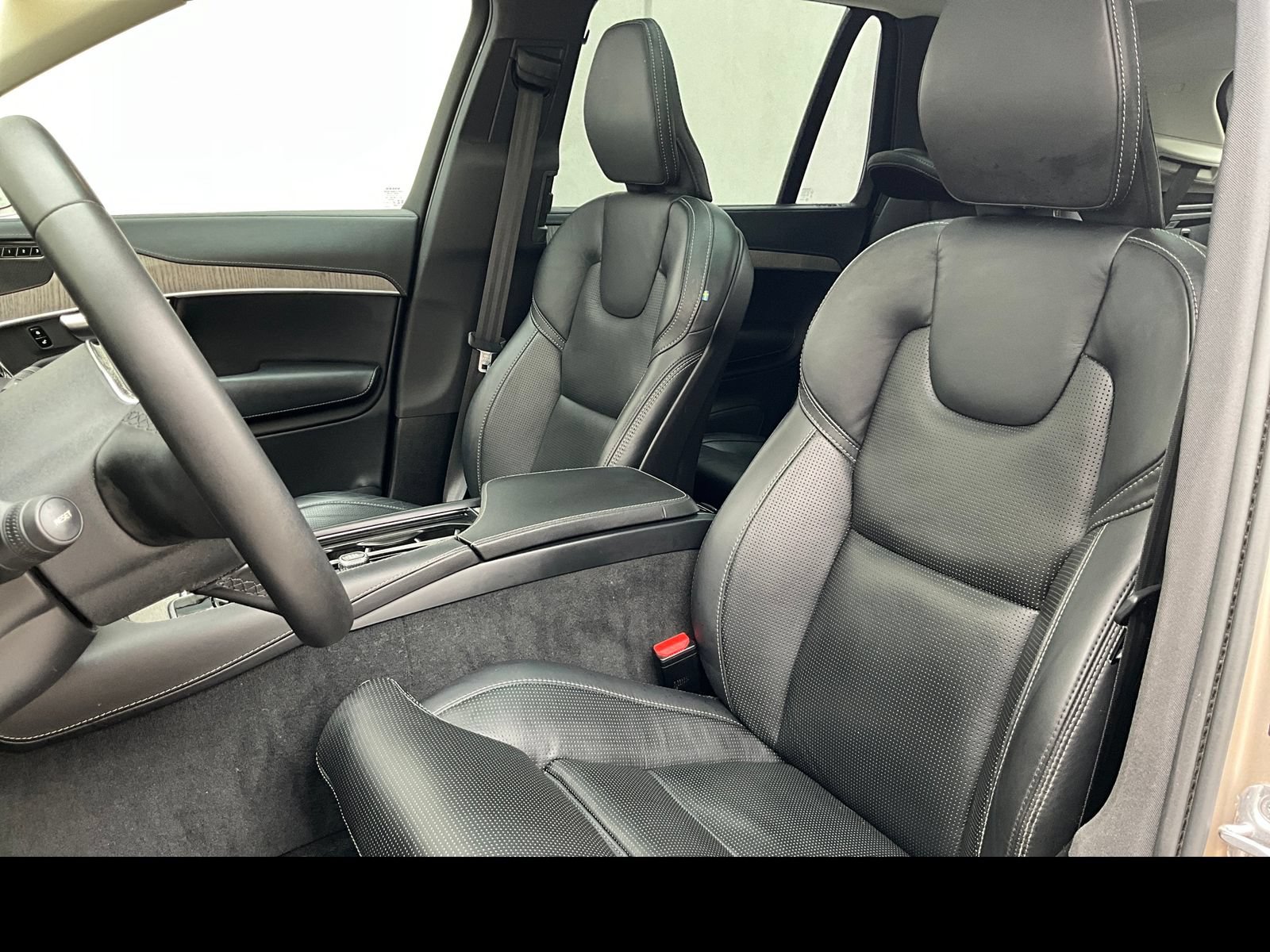 Certified 2023 Volvo XC90 B6 Ultimate w/ Protection Package Premier AWD/4WD image 8