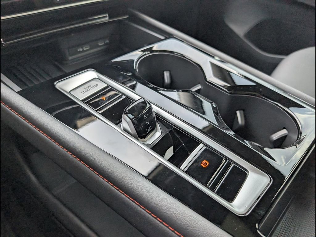 Certified 2025 Volkswagen Atlas Peak Edition SE AWD/4WD image 19
