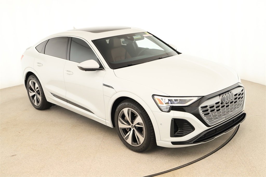 Used 2024 Audi Q8 e-tron Premium Plus w/ Premium Plus Package image 35