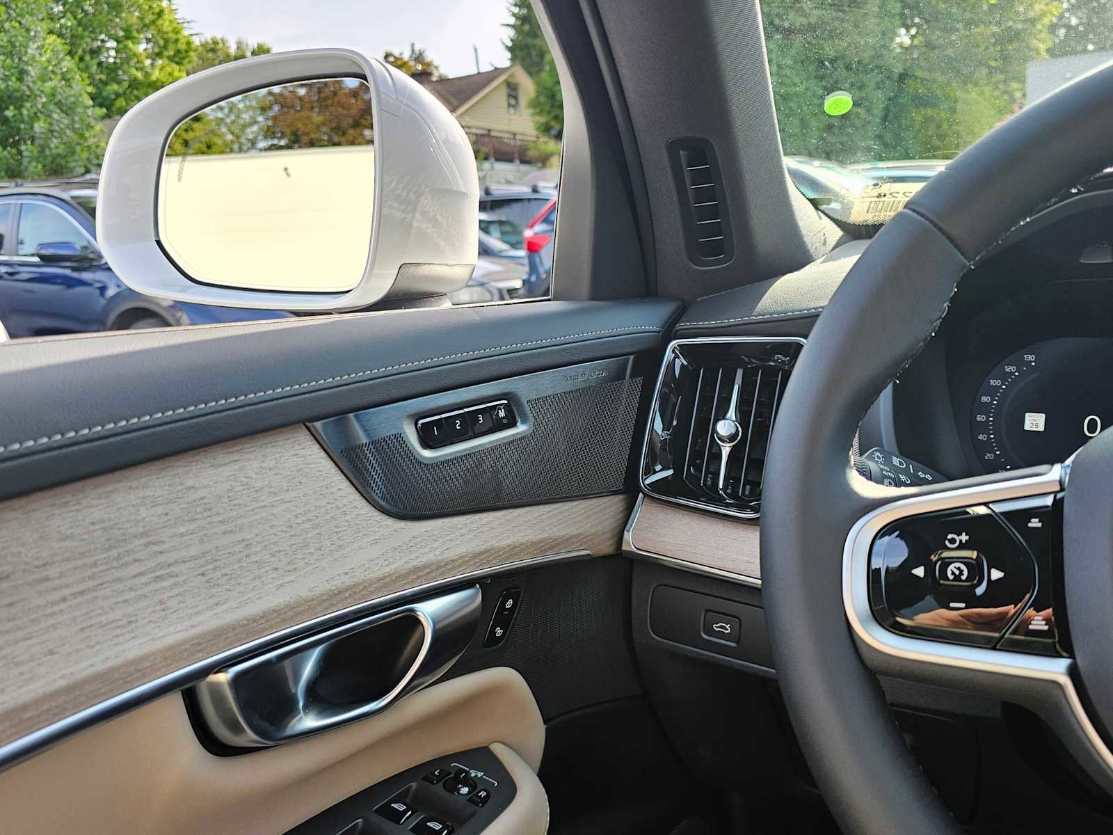 New 2026 Volvo XC90 B6 Plus w/ Protection Package Premier image 28
