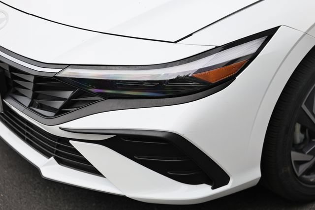 Certified 2025 Hyundai Elantra SEL FWD image 13