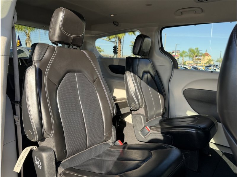 Used 2021 Chrysler Voyager Lxi image 26