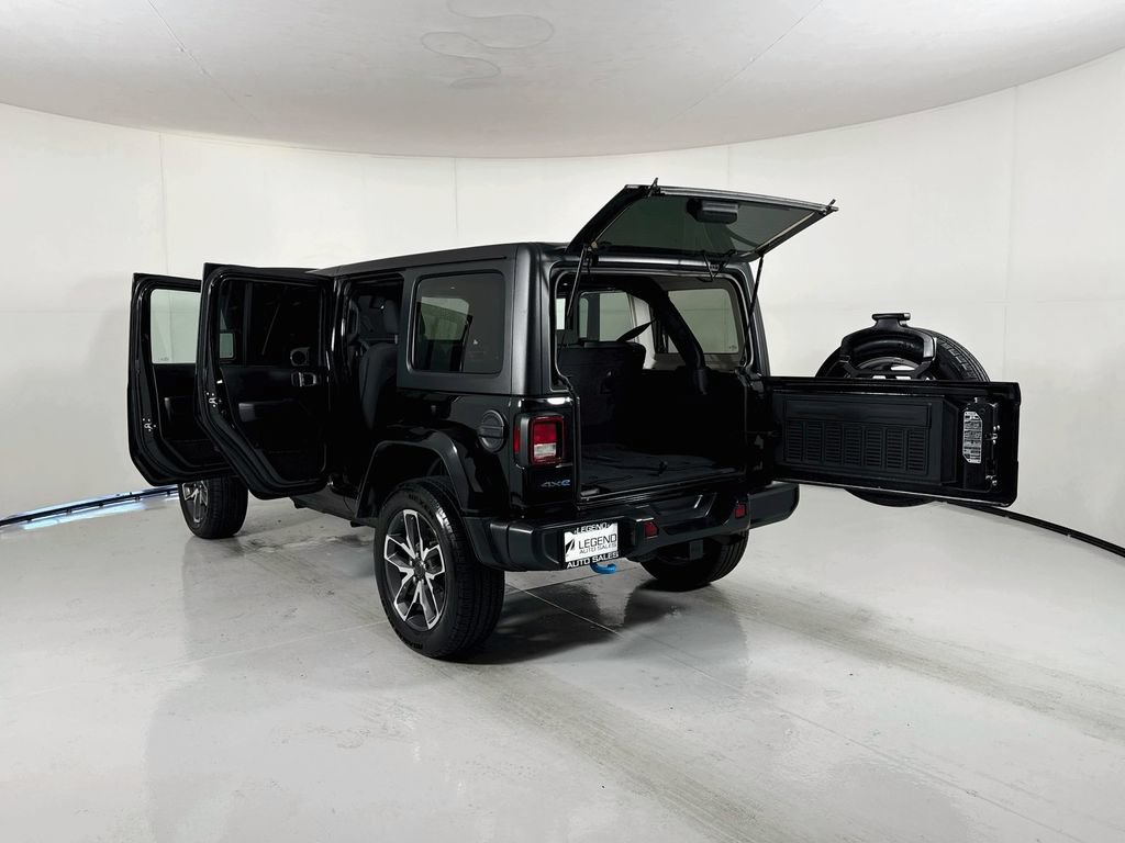 Used 2024 Jeep Wrangler Unlimited w/ Convenience Group AWD/4WD image 22