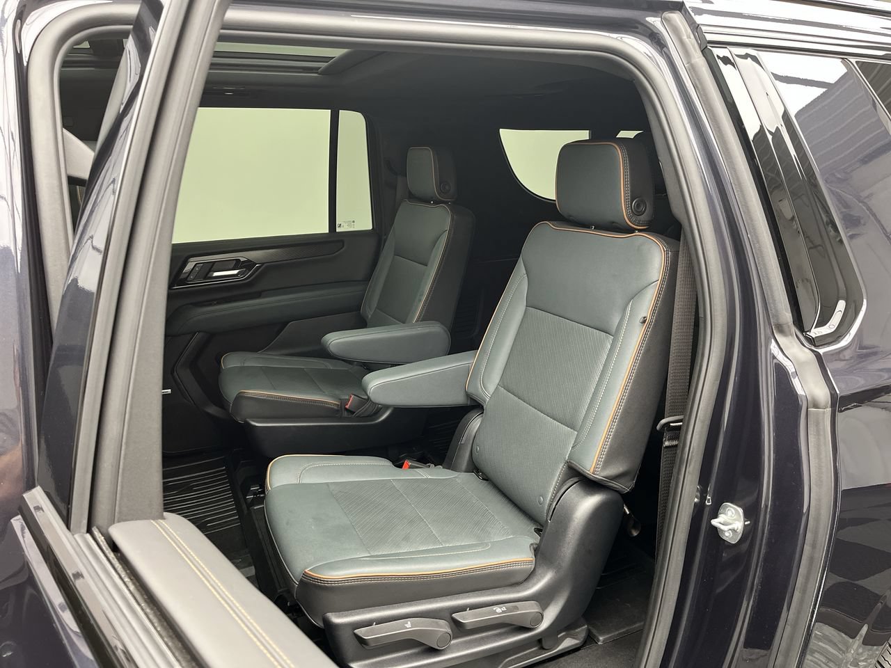 Certified 2025 GMC Yukon XL AT4 w/ AT4 Premium Package AWD/4WD image 13