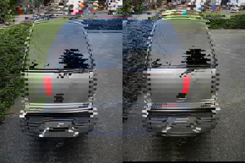 Used 2000 GMC Jimmy SLT w/ Underbody Shield Pkg image 10