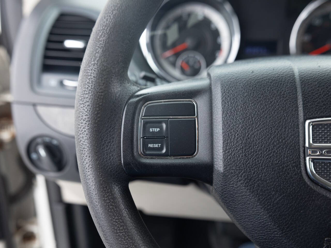Used 2011 Dodge Grand Caravan Express FWD image 37