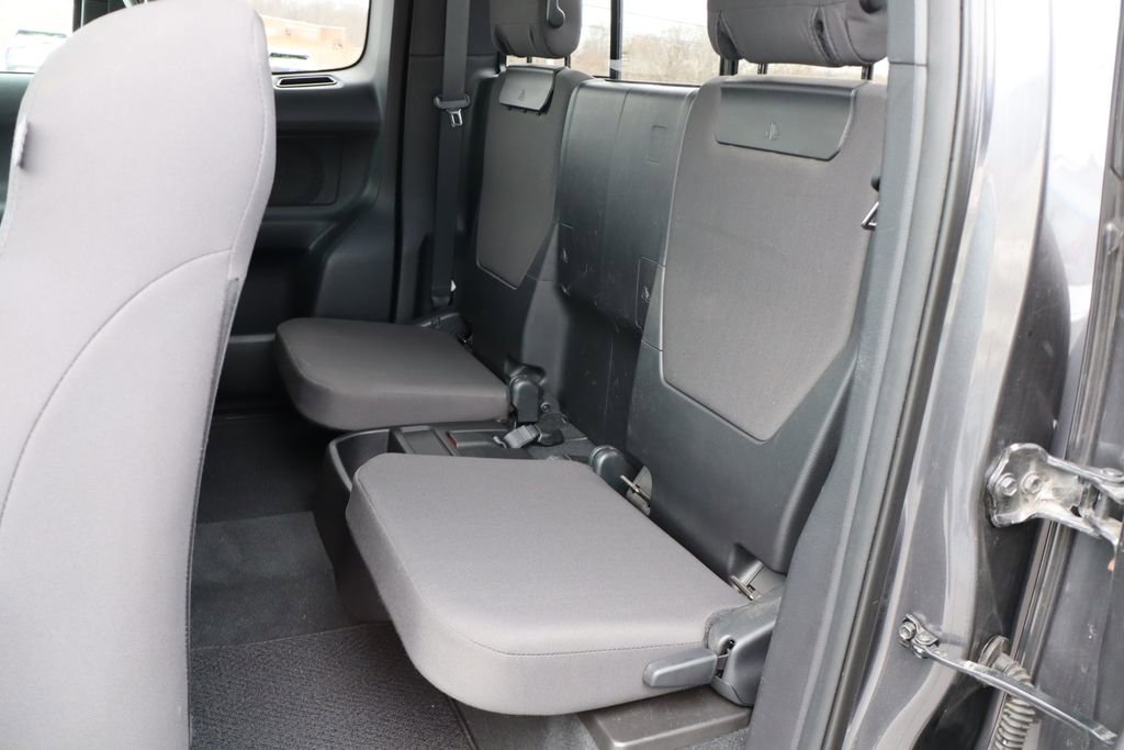 Used 2016 Toyota Tacoma TRD Off-Road image 37