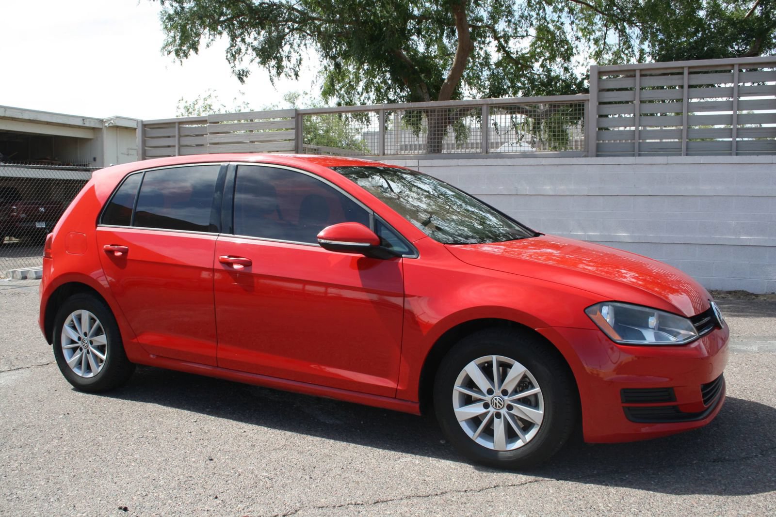 Used 2015 Volkswagen Golf S FWD image 3