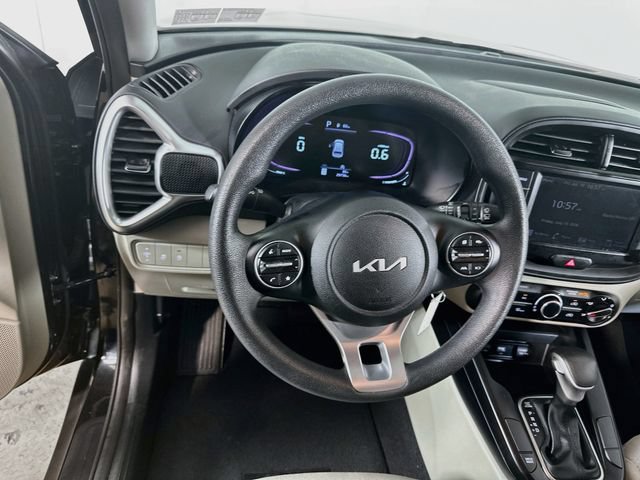 Used 2023 Kia Soul LX w/ LX Technology Package FWD image 18