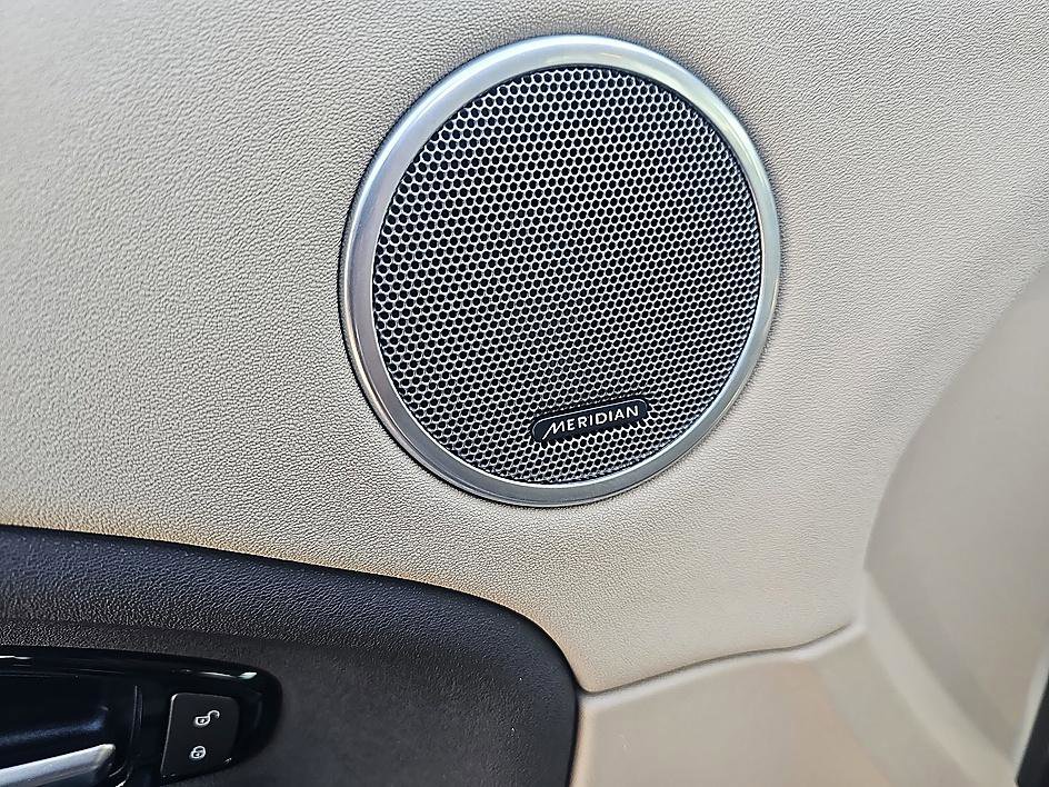 Used 2017 Land Rover Range Rover Evoque SE Premium image 12